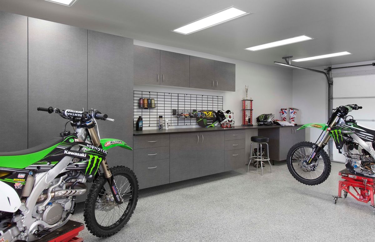 Pewter Cabinets Ebony Star Workbench Silverado Floor 2 Dirt Bikes May 2013.jpg