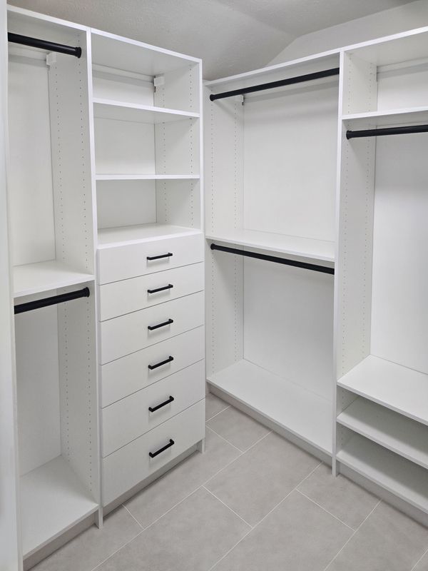 Walk-In Closet with Drawers and Double Hang, Omaha