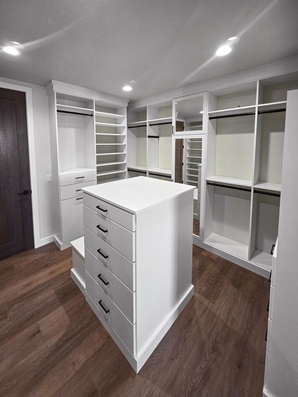 Walk-In Closet with Island, Omaha