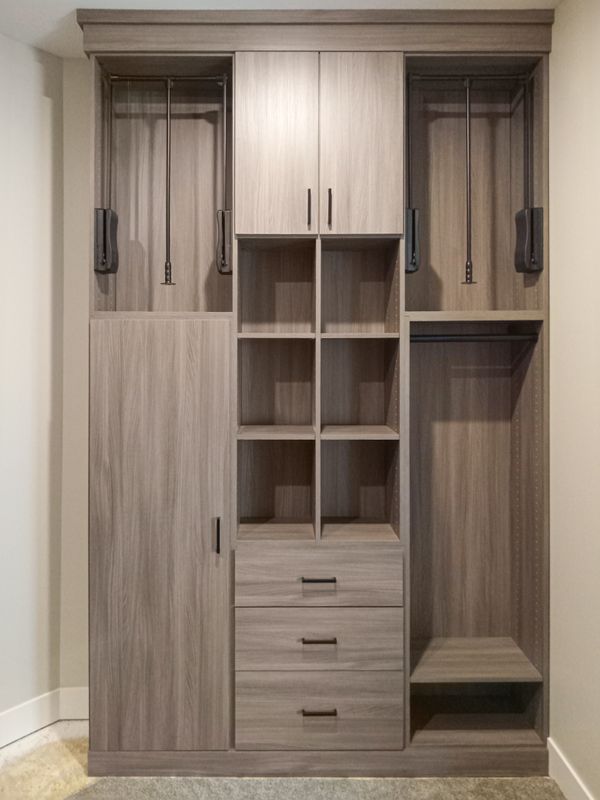 Walk-In Closet with Valet Rods, Omaha