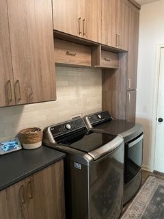 Laundry Room with Woodgrain Cabinets, Omaha