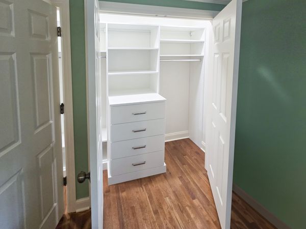Walk-In Closet with Drawers, Omaha