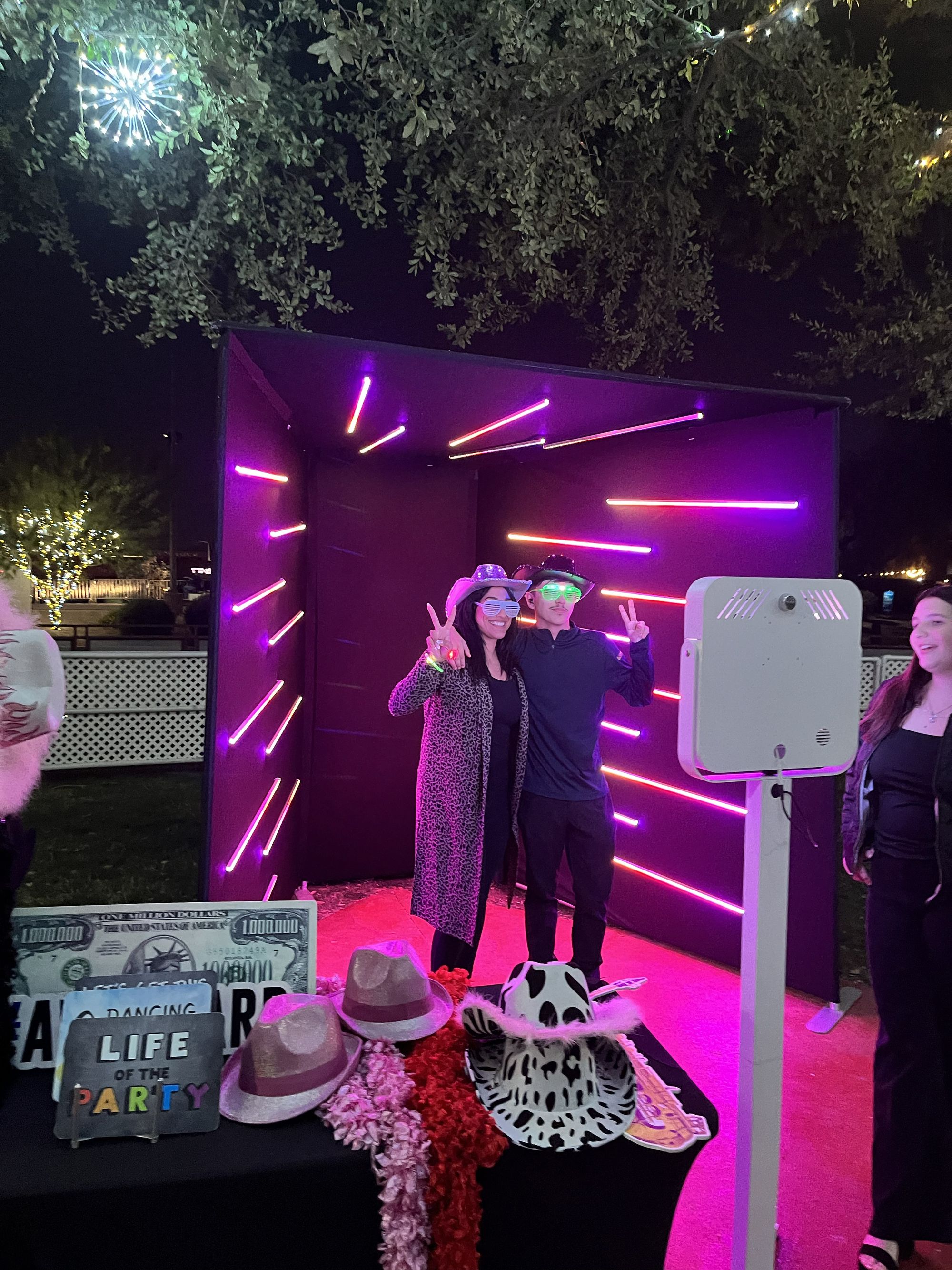 Vogue Booth - Canal Convergence - Green Screen Photo Booth.jpg