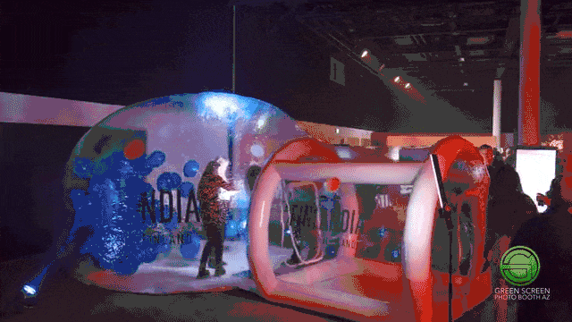 Balloon Globe Photo Booth - Green Screen PHoto Booth - Biltmore.gif