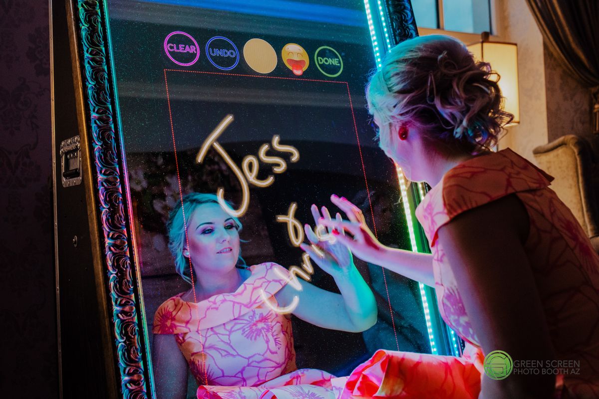 Mirror Me Booth - Signing 