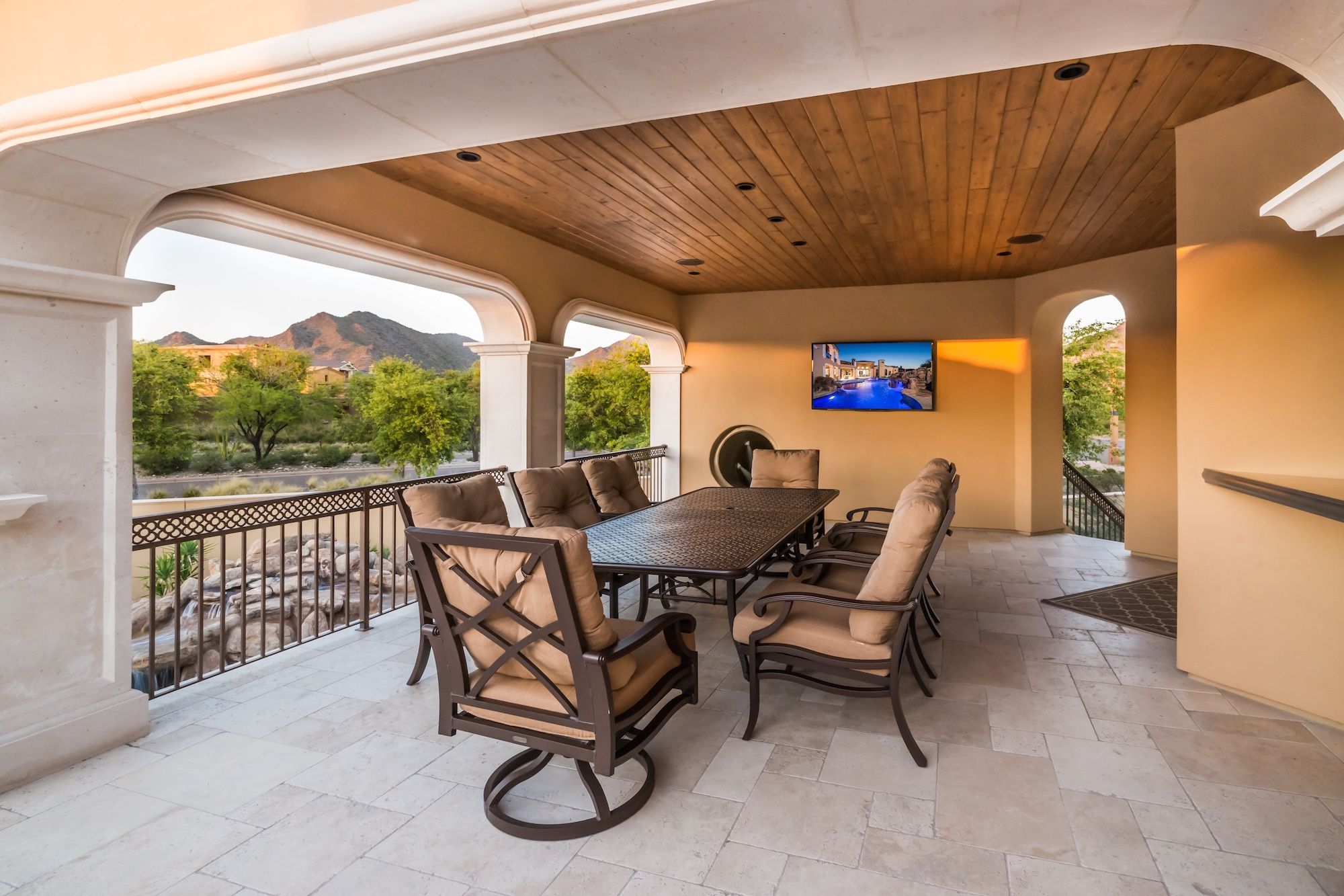 087 Upper Deck Sitting Area.jpg