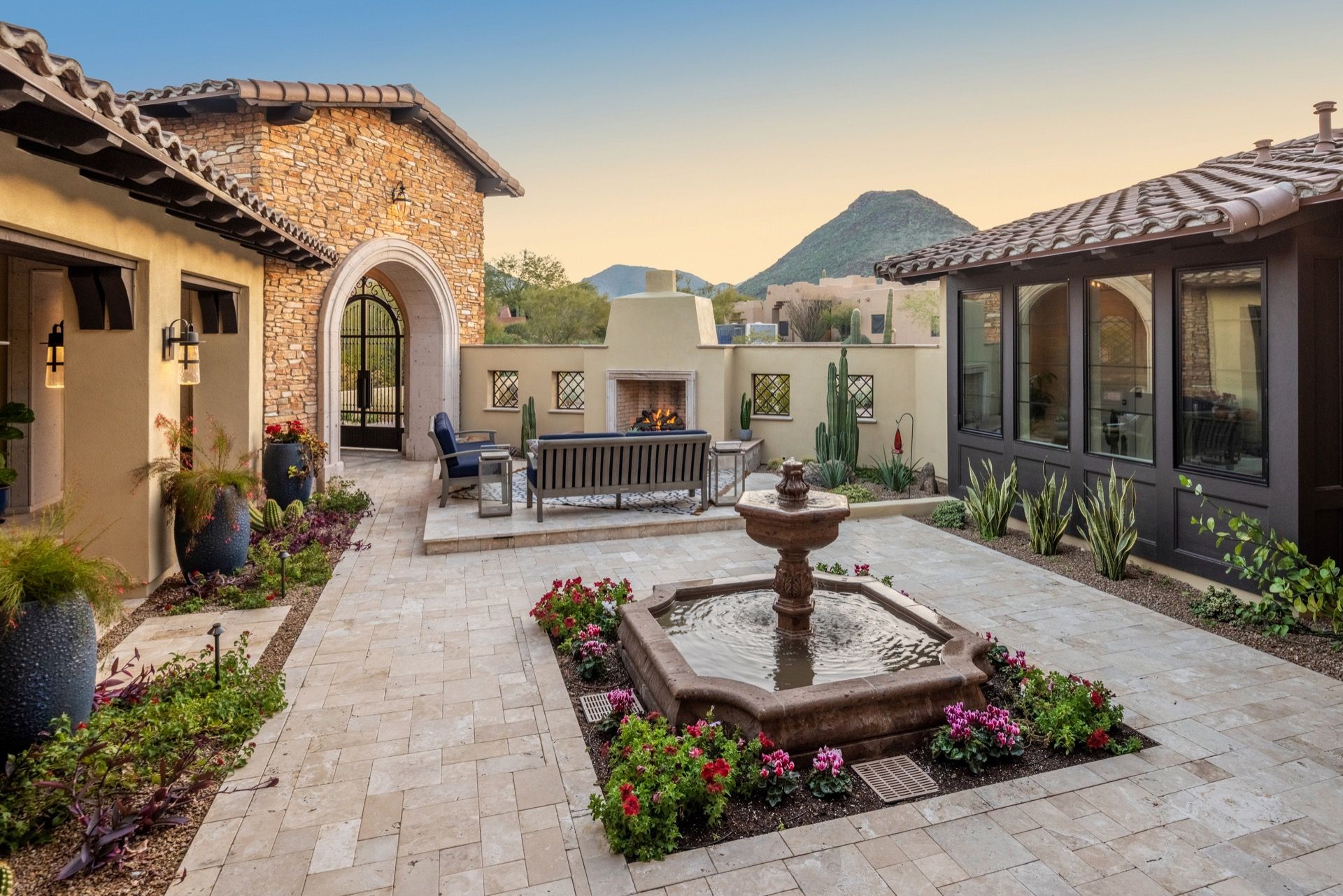 At Forte Homes, we are the custom home builder you can trust to design and build your dream home. The foundation of every service we offer is built on our values: integrity, character, and excellence. Arizona’s Premier End-to-End Custom Home Builder
