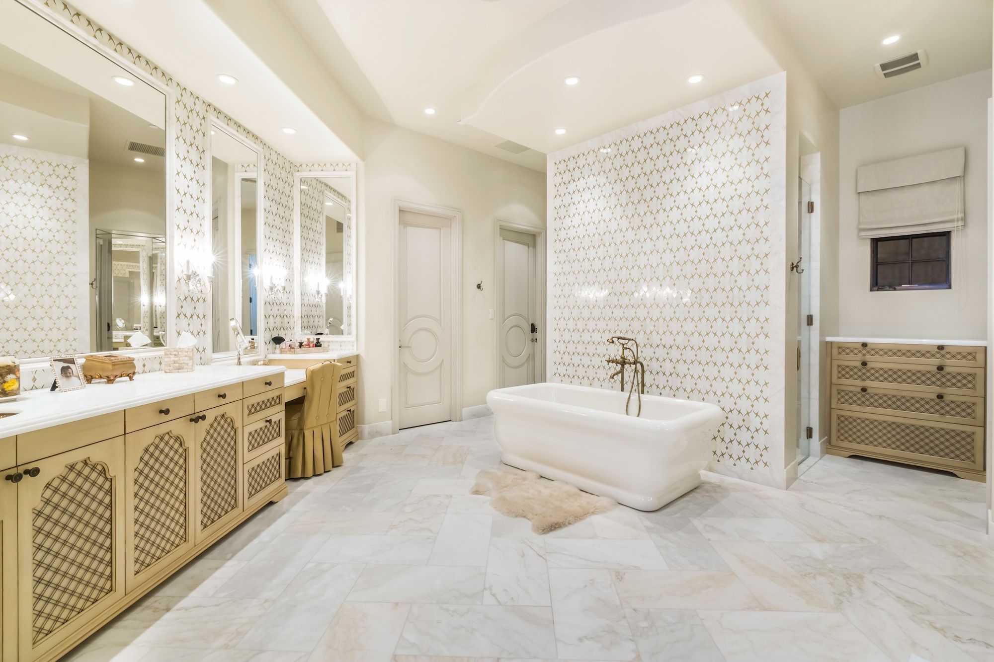 034 Master Bath.jpg